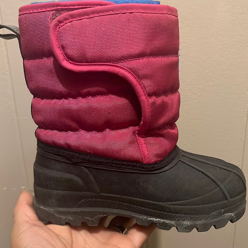 Girl warm duck weather boots.
